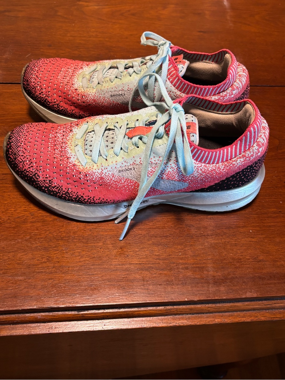 Size 7.5 - Brooks Levitate 2 Black/Blue/Coral - Picture 4 of 11